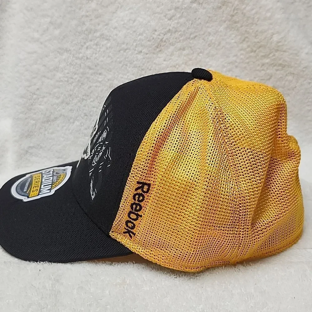 Reebok Pittsburgh Penguins 2017 Stadium Series Stretchfit Hat - New